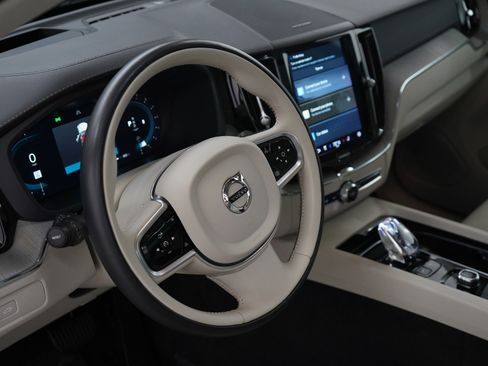 Used 2023 Volvo XC60 B5 Ultimate w/ Climate Package image 20