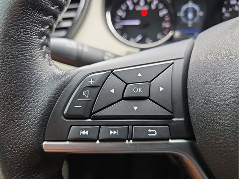 Used 2022 Nissan Rogue Sport SL w/ Premium Package image 19