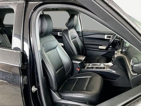 Used 2020 Ford Explorer XLT w/ Equipment Group 202A image 21
