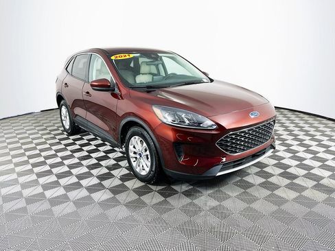 Used 2021 Ford Escape SE w/ Convenience Package image 3