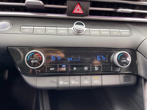 Certified 2024 Hyundai Elantra SEL image 12