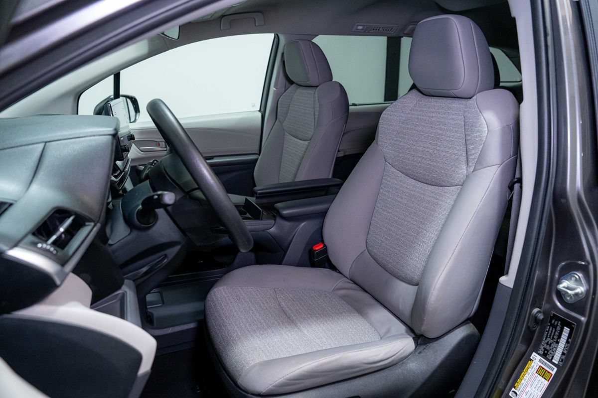 Used 2023 Toyota Sienna LE FWD image 9