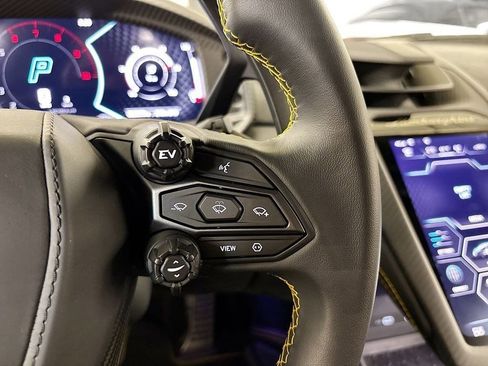 Used 2025 Lamborghini Revuelto Base image 21