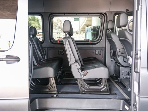 Used 2024 Mercedes-Benz Sprinter 2500 image 18