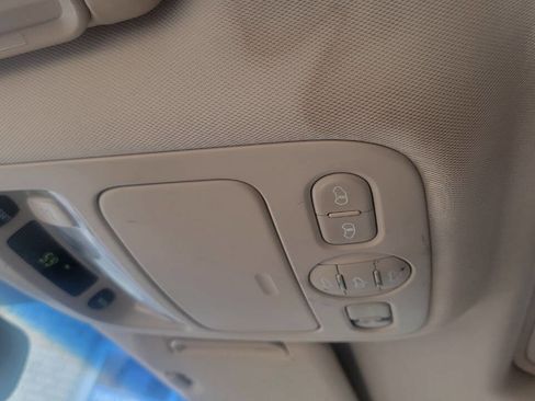 Used 2012 Kia Sedona EX w/ Luxury Pkg image 16