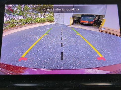 Used 2025 Jeep Grand Cherokee Limited w/ Black Appearance Package image 11