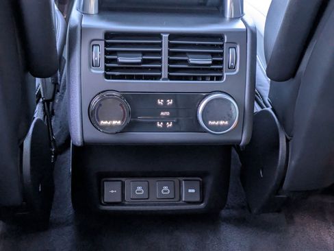 Used 2021 Land Rover Discovery HSE R-Dynamic AWD/4WD image 25