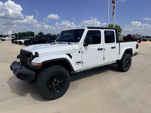Used 2022 Jeep Gladiator Sport AWD/4WD image 6