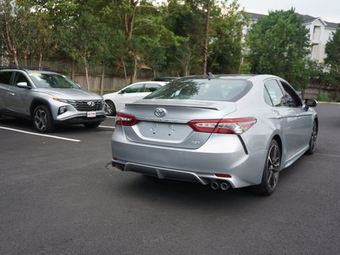 Used 2018 Toyota Camry XSE FWD image 4