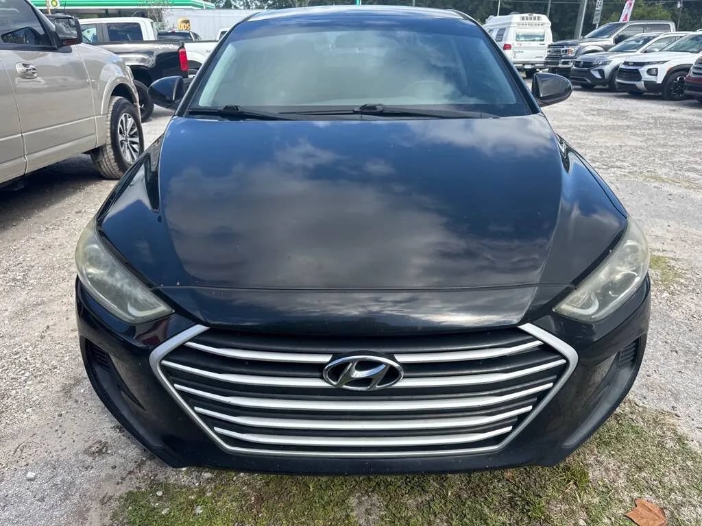 Used 2017 Hyundai Elantra SE w/ Cargo Package FWD image 2