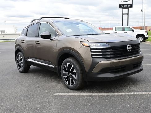 New 2026 Nissan Kicks SV w/ SV Premium Package image 2