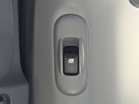 Used 2010 Kia Sedona LX FWD image 34