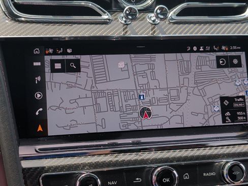Used 2022 Bentley Bentayga AWD/4WD image 31