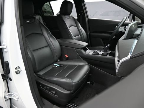 Used 2024 Cadillac XT4 Luxury w/ Cold Weather Package image 50