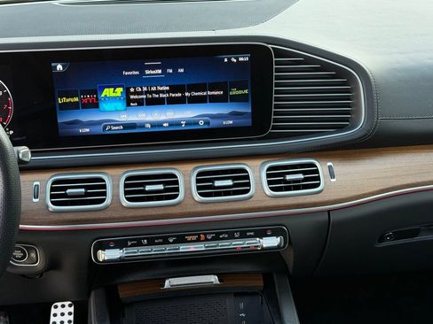 Used 2025 Mercedes-Benz GLS 450 4MATIC image 33