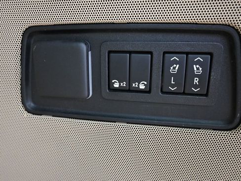 Used 2022 Cadillac Escalade ESV Premium Luxury image 15