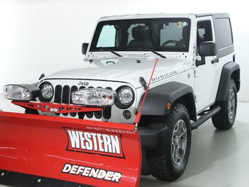 Used 2017 Jeep Wrangler Rubicon w/ Connectivity Group AWD/4WD image 4