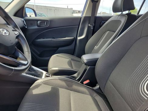 Used 2023 Hyundai Venue Limited FWD image 15
