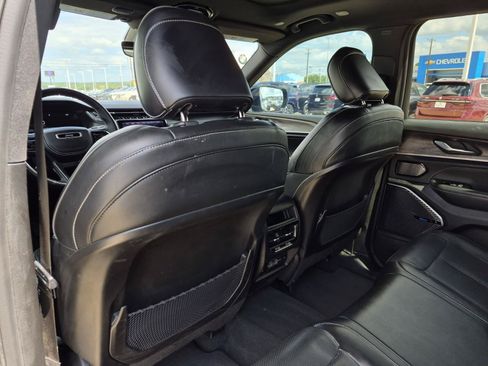 Used 2022 Jeep Grand Cherokee Overland RWD image 16