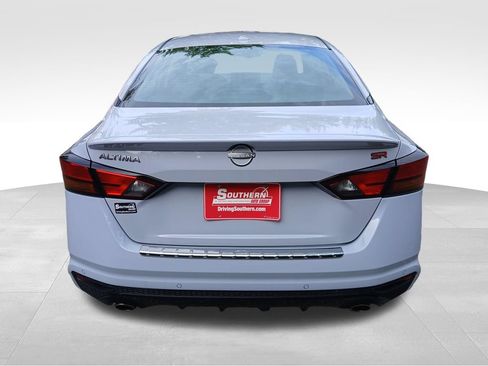Used 2023 Nissan Altima 2.5 SR w/ SR Premium Package FWD image 10