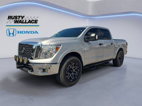 Used 2018 Nissan Titan SV w/ SV Convenience Package AWD/4WD image 1