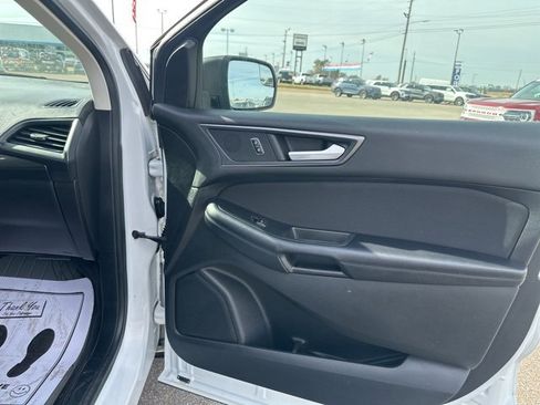 Used 2018 Ford Edge SE image 11