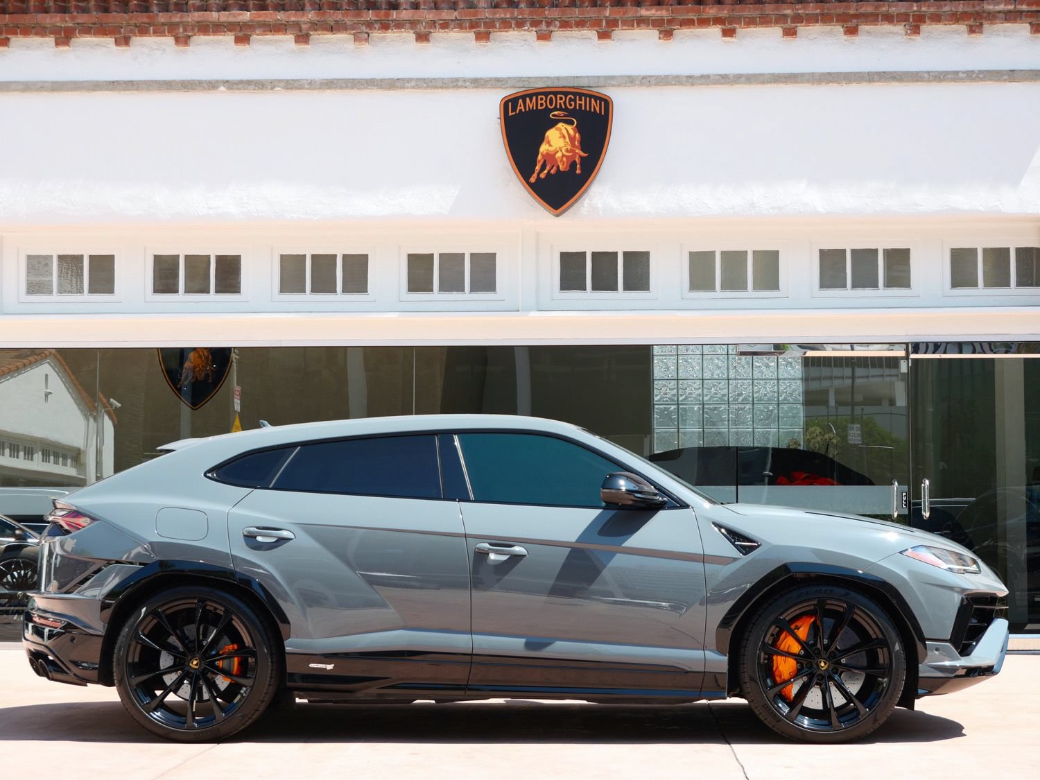 Used 2023 Lamborghini Urus S AWD/4WD image 2