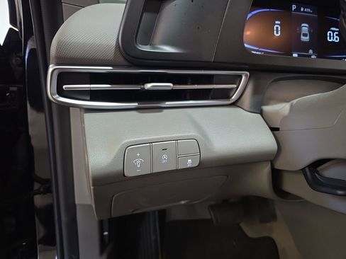 Used 2025 Hyundai Elantra SE image 11