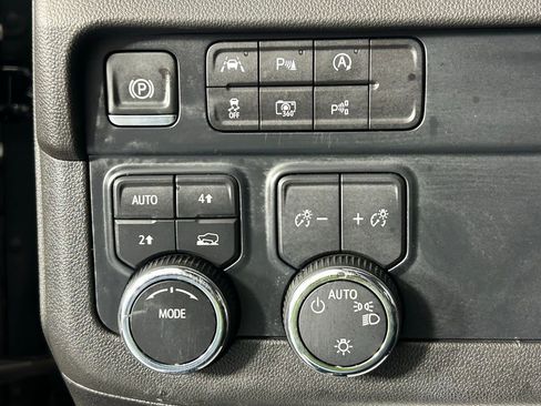 Used 2025 Chevrolet Tahoe LT AWD/4WD image 33