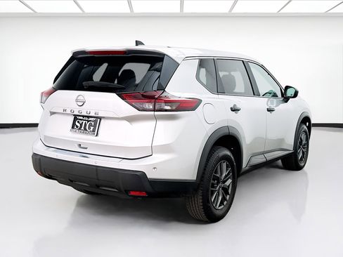 Used 2024 Nissan Rogue S image 4