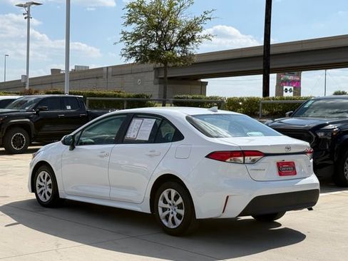 Used 2025 Toyota Corolla LE image 6