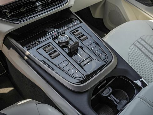 New 2025 Aston Martin DBX 707 image 30