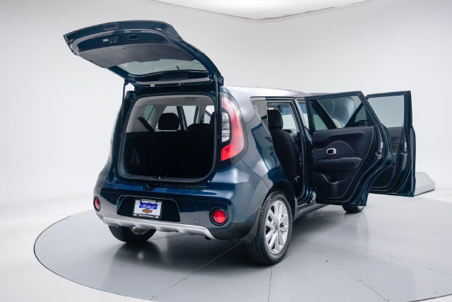 Used 2017 Kia Soul + FWD image 21