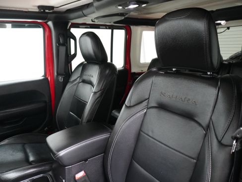 Used 2018 Jeep Wrangler Unlimited Sahara image 12
