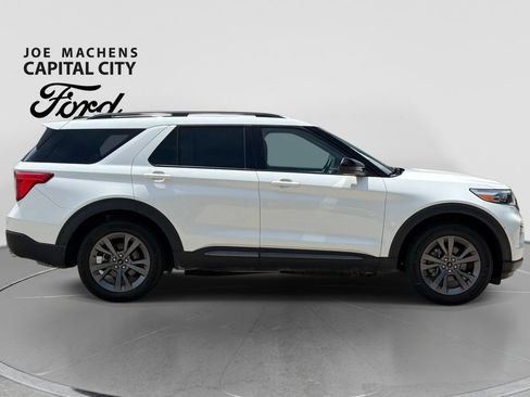 Used 2024 Ford Explorer XLT w/ Equipment Group 202A AWD/4WD image 3