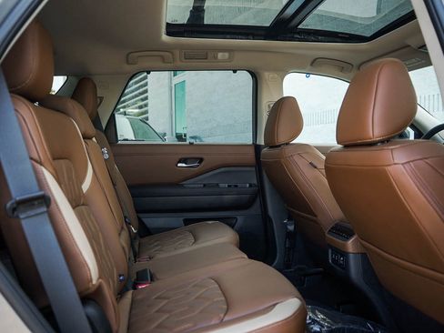New 2026 Nissan Pathfinder Platinum AWD/4WD image 13