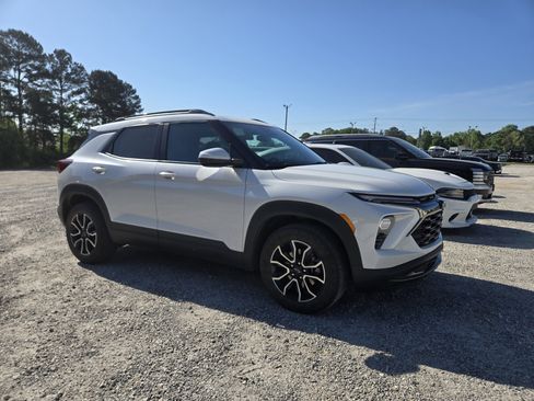 Used 2024 Chevrolet TrailBlazer ACTIV w/ Driver Confidence Package image 3