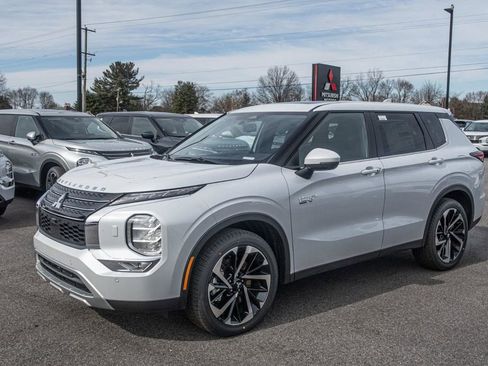 New 2025 Mitsubishi Outlander 4WD Plug-In Hybrid image 1