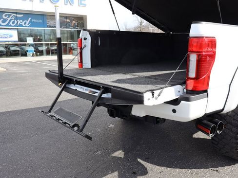 Used 2022 Ford F250 Lariat w/ Lariat Ultimate Package AWD/4WD image 19