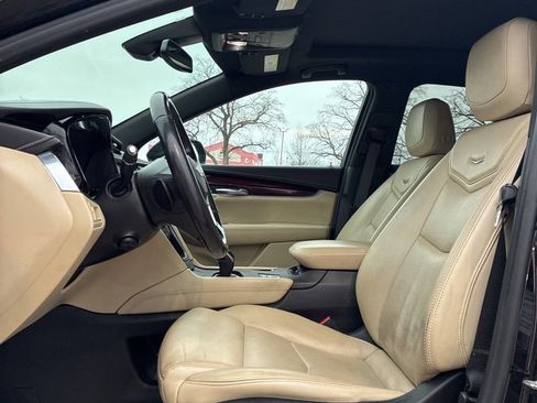 Used 2018 Cadillac XT5 Luxury w/ Driver Awareness Package image 7