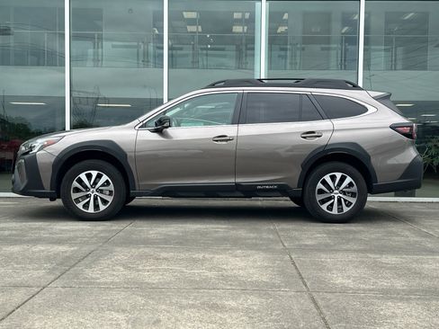 Used 2024 Subaru Outback Premium AWD/4WD image 6