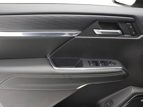 Used 2025 GMC Acadia Elevation image 15