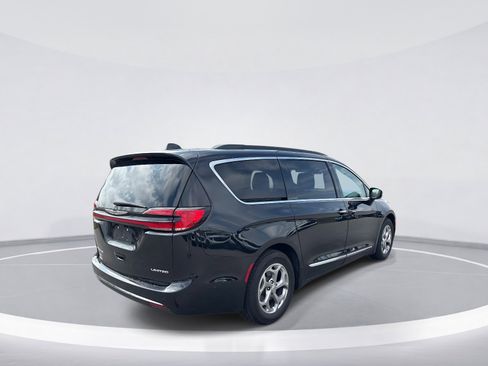 Used 2022 Chrysler Pacifica Limited image 8