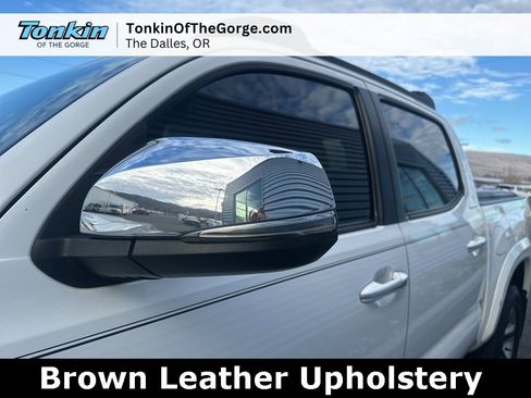 Used 2016 Toyota Tacoma Limited image 14