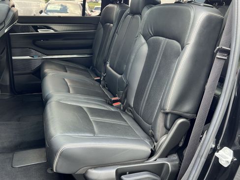 Used 2022 Jeep Grand Wagoneer Series II AWD/4WD image 30