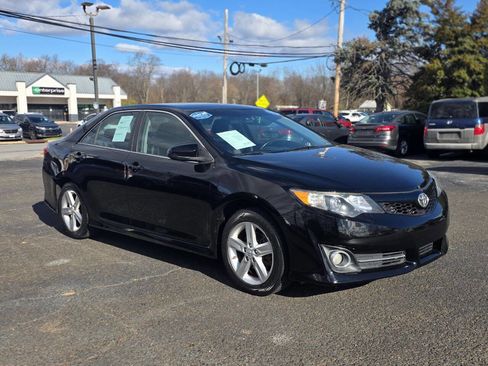 Used 2014 Toyota Camry SE image 3