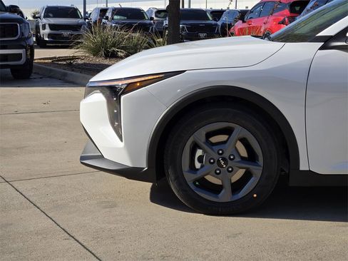 New 2025 Kia K4 LXS image 5