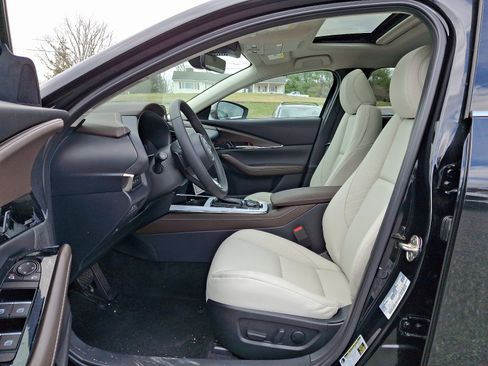 Certified 2025 MAZDA CX-30 2.5 Turbo w/ Premium Plus Pkg image 9