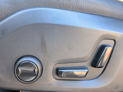 Used 2025 Volvo XC60 B5 Plus image 31