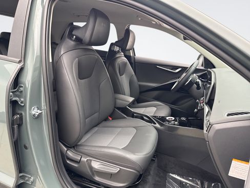 Used 2024 Kia Niro EX w/ EX Cold Weather Package FWD image 17